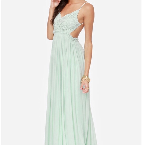 Dresses & Skirts - Lulu’s blooming prairie mint green dress